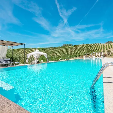 Near Assisi With Pool And Hot Tub San Benedetto del Tronto