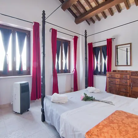 Near Assisi With Pool And Hot Tub San Benedetto del Tronto