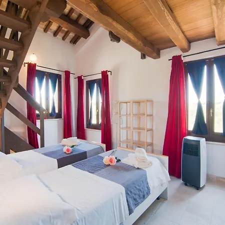 Near Assisi With Pool And Hot Tub San Benedetto del Tronto